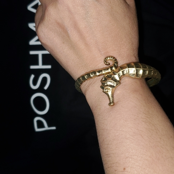 Vintage Jewelry - Vintage Seahorse Bangle Bracelet #22